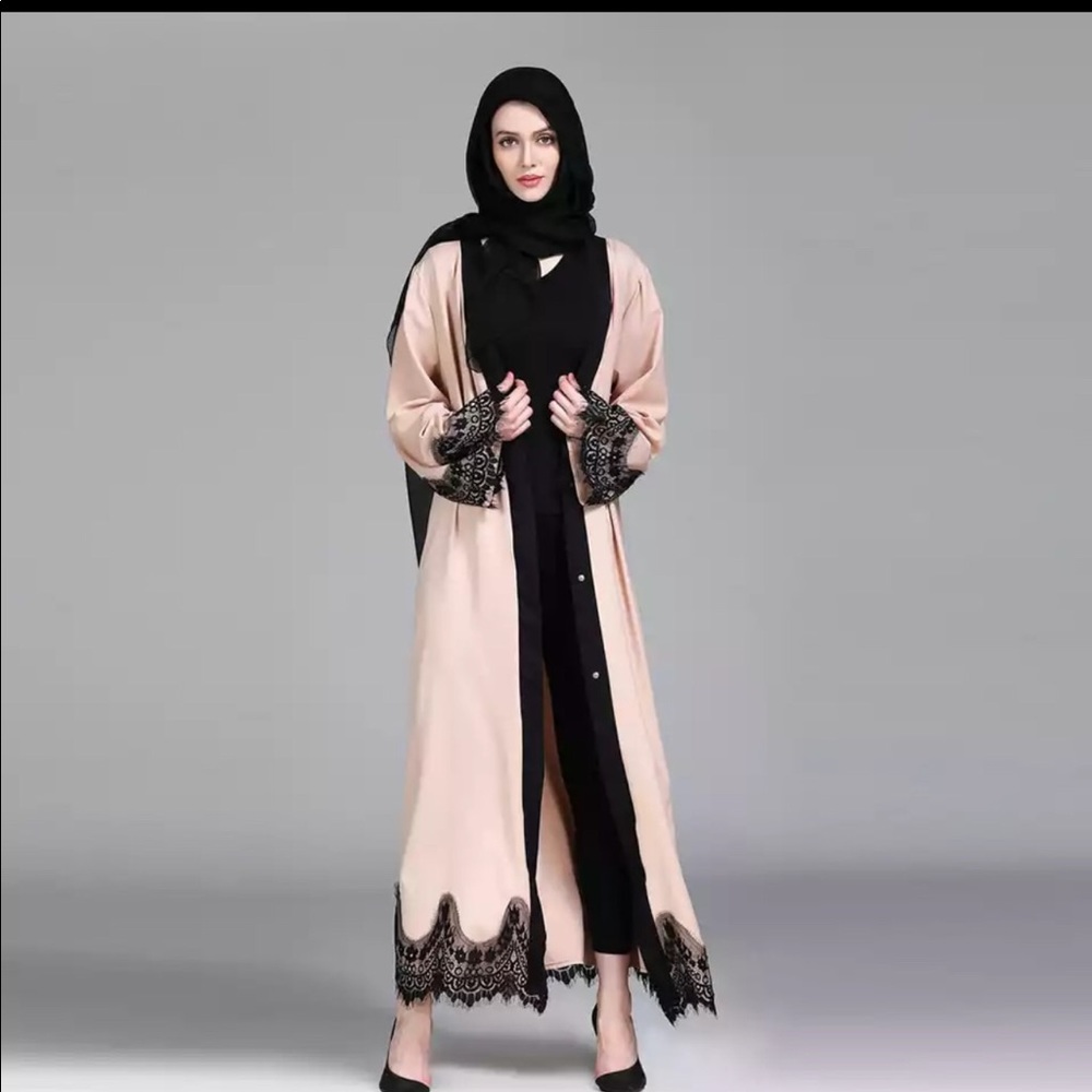 🚫 SOLD🚫Beautiful peachish open abaya with lace